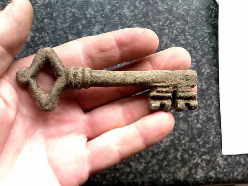 Can Metal Detectors Find KEYS? Detecting School