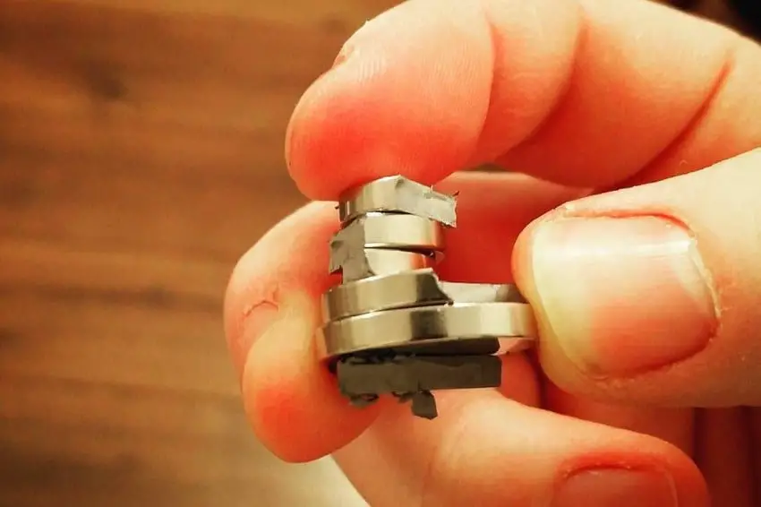 can metal detectors detect a magnet