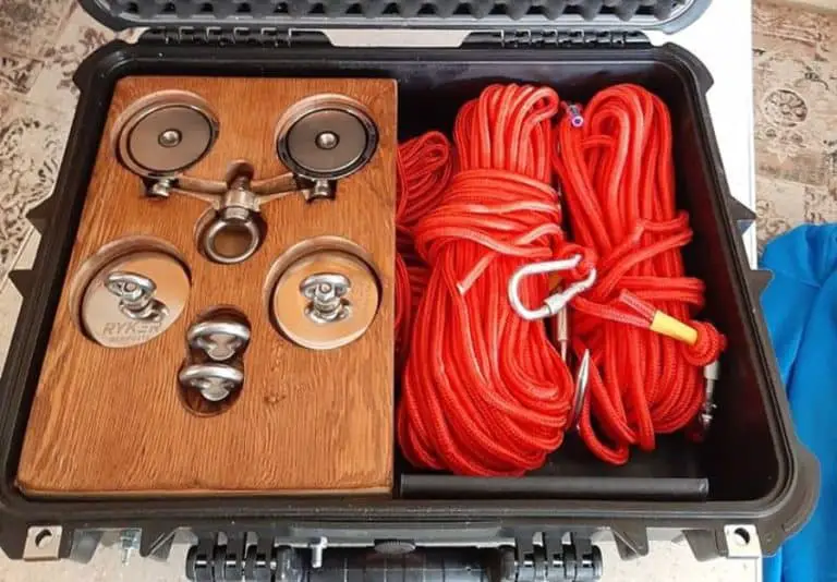 9 Best Fishing Brands that You Should Know About! Detecting School