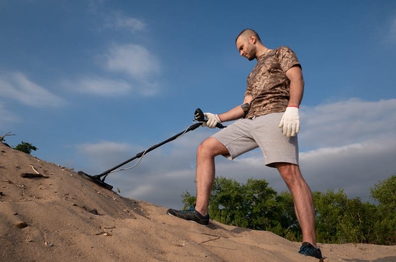 does metal detecting burn calories