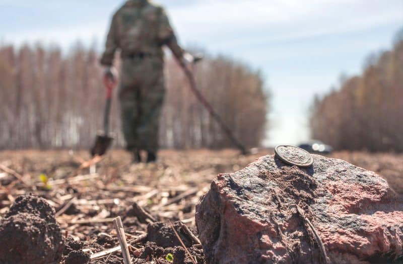 where to find old coins metal detecting