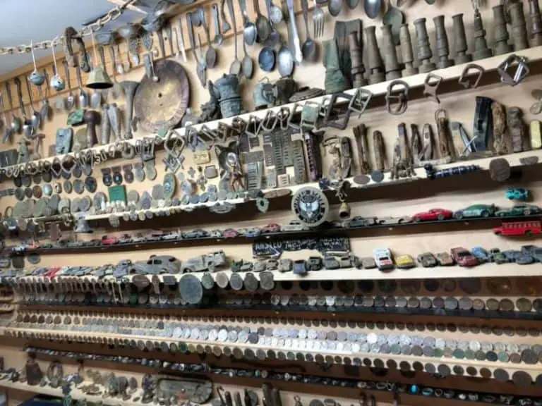 How to Properly Display Metal Detecting Finds? Detecting School